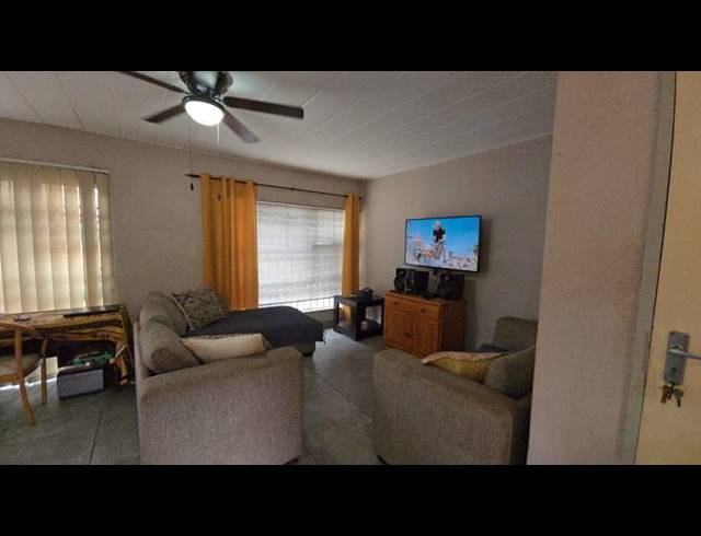 2 BEDROOM TOWNHOUSE FOR SALE IN DORANDIA